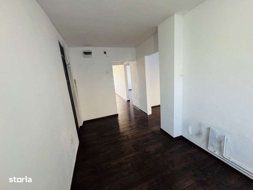 Apartament 3 camere renovat, decomandat, zona Lipovei, strada Holdelor-10