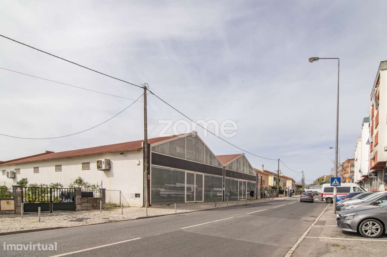 Armazém em artéria movimentada de Queluz, com ABC 796m2 - Grande imagem: 4/22