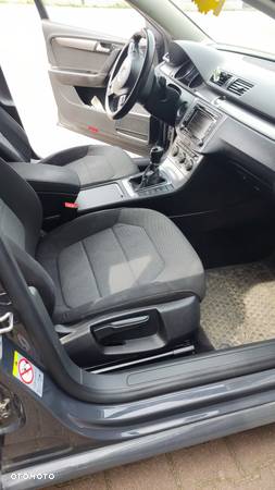 Volkswagen Passat 2.0 TDI Comfortline - 11