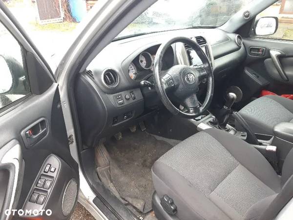 Toyota RAV4 2.0 VVT-i 4x4 - 13