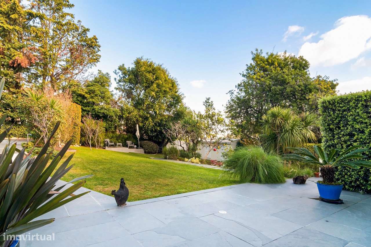 Moradia T5 Elegante e Clássica Renovada em Monte Estoril - Grande imagem: 5/35