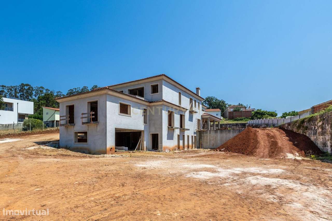 Moradia Isolada, T7 de Luxo com Piscina, Jardins. Leiria - Grande imagem: 2/43