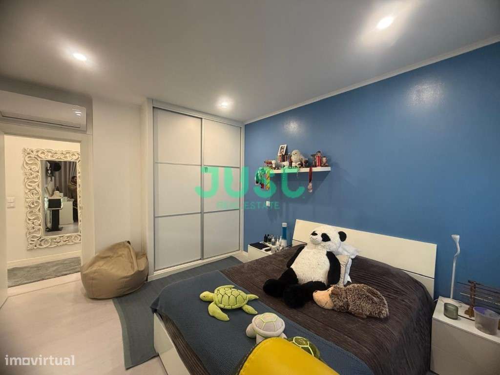 Moradia isolada, T3, seminova com garagem e piscina na Quinta do Conde-39