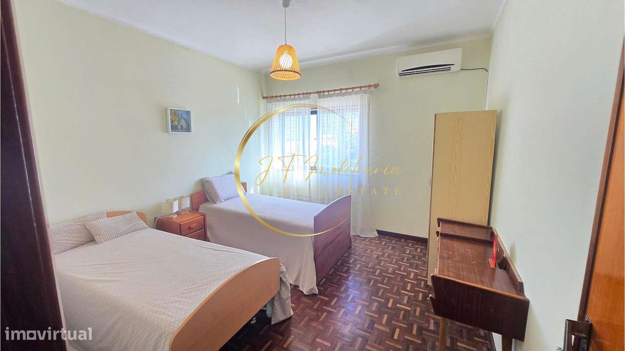 Moradia Geminada T4 com armazem-20