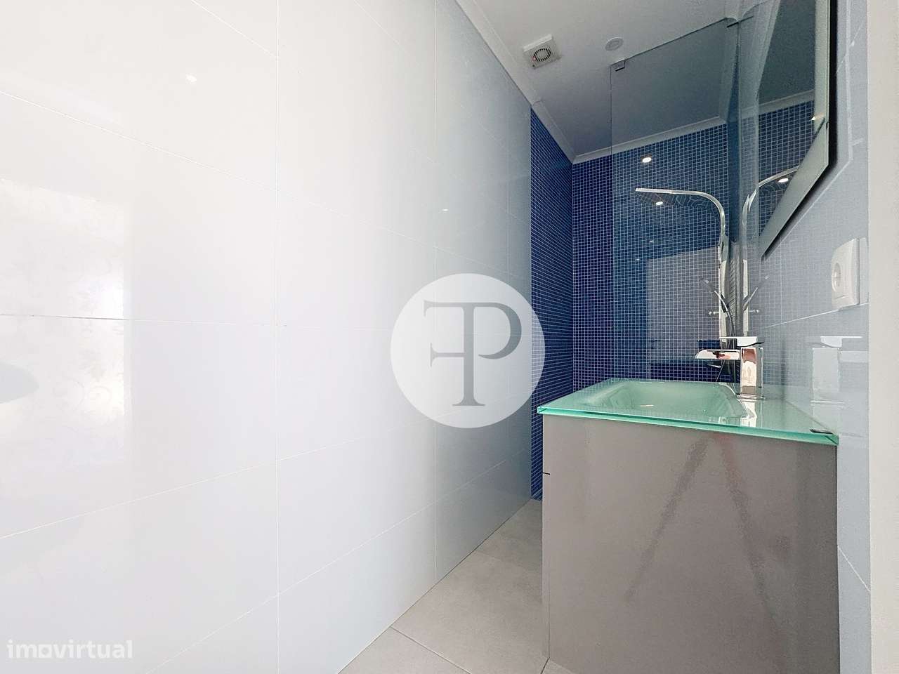 Moradia T4 com 2 suítes, piscina interior central em Alfeizerão-11