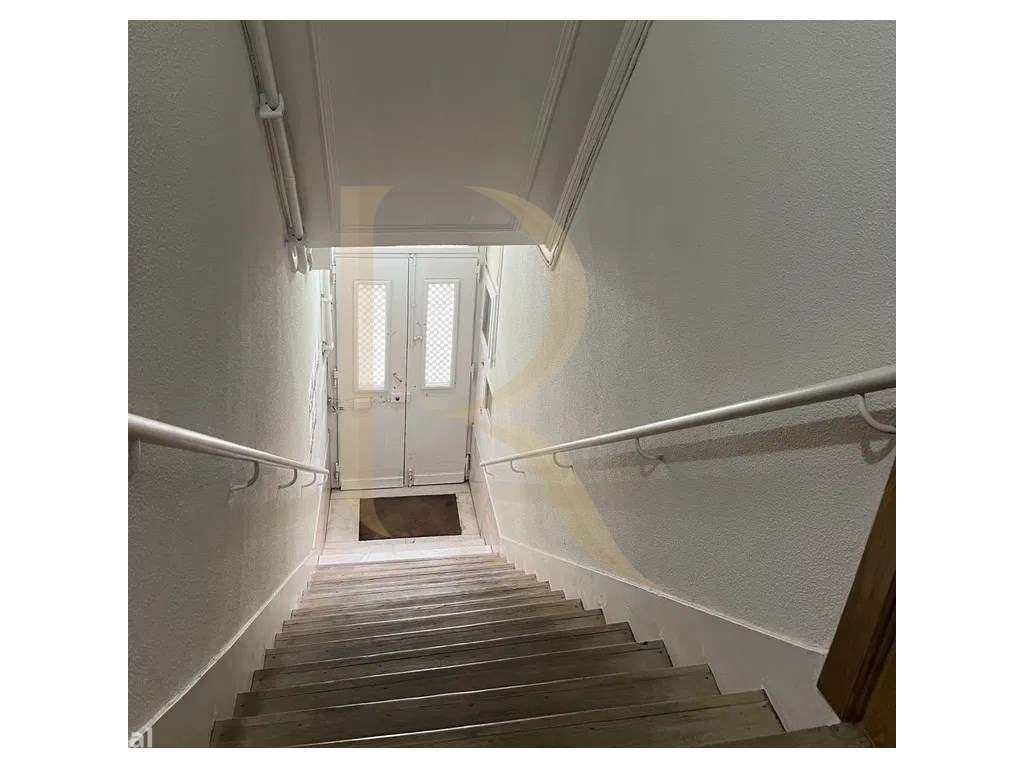 Prédio com 3 pisos na zona histórica de Setúbal - Grande imagem: 4/21