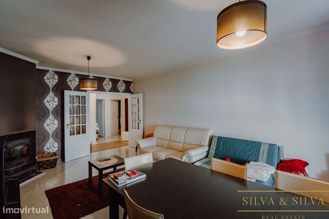 Apartamento T2+1 com garagem  no centro de Canelas-8
