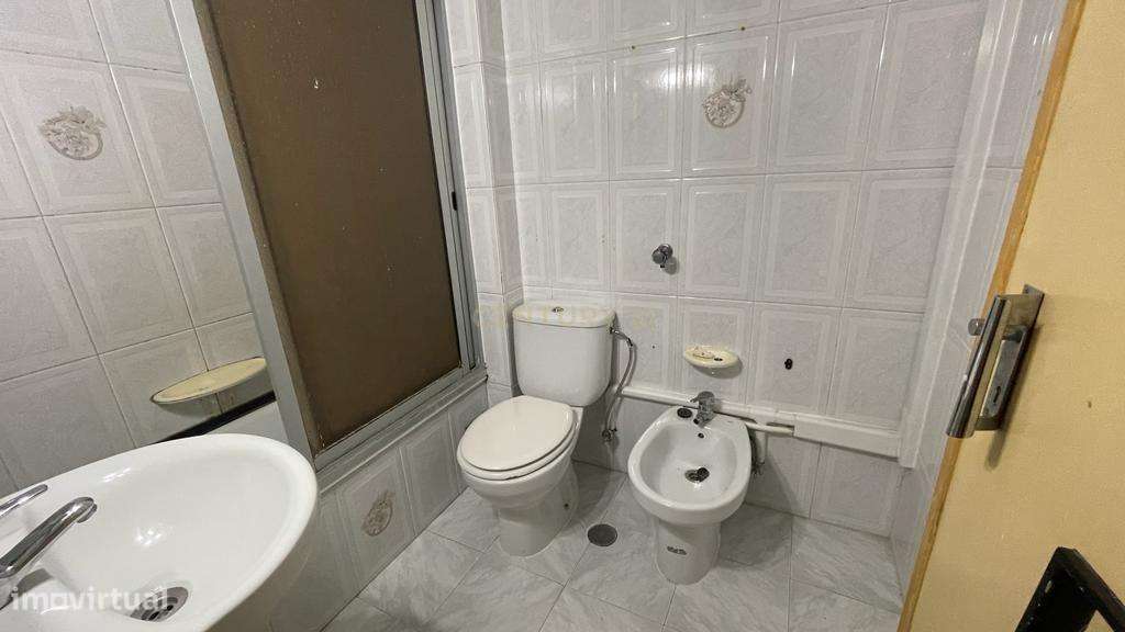 Apartamento T2 em Almada com excelente localização - Grande imagem: 5/12