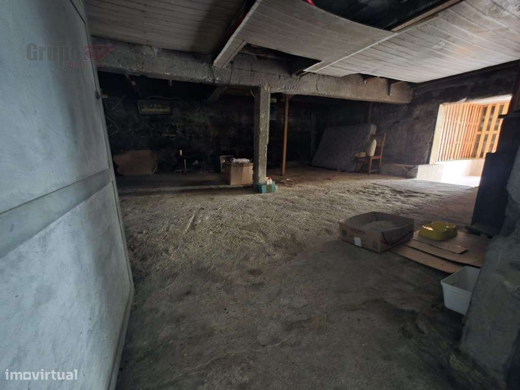Moradia T3 com Armazém de 300m² - O Equilíbrio Perfeito entre Habit...-36