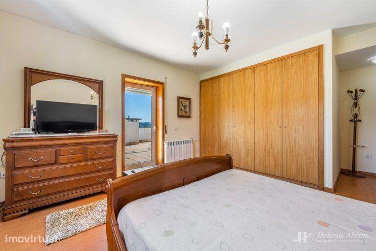 Apartamento T4 Recuado Centro de Felgueiras-16