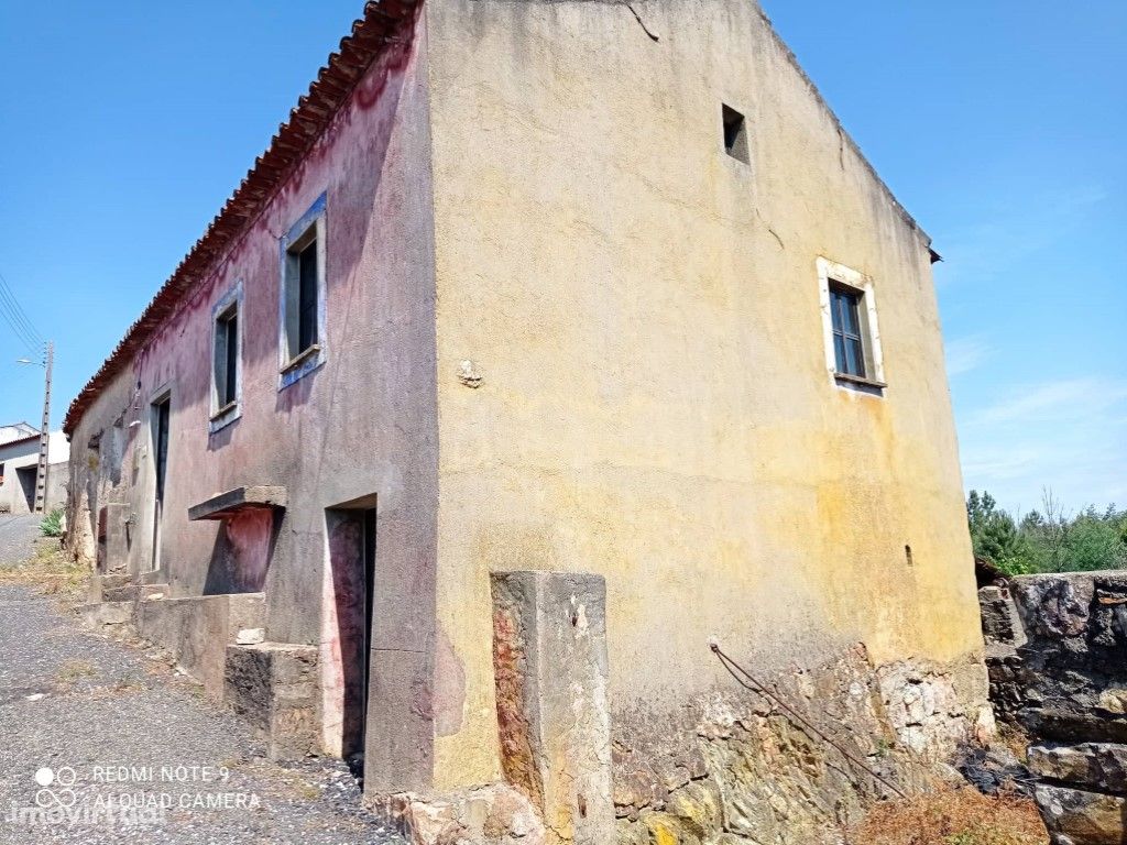 Moradia T3 com Terreno na aldeia do Pé da Serra, Mação