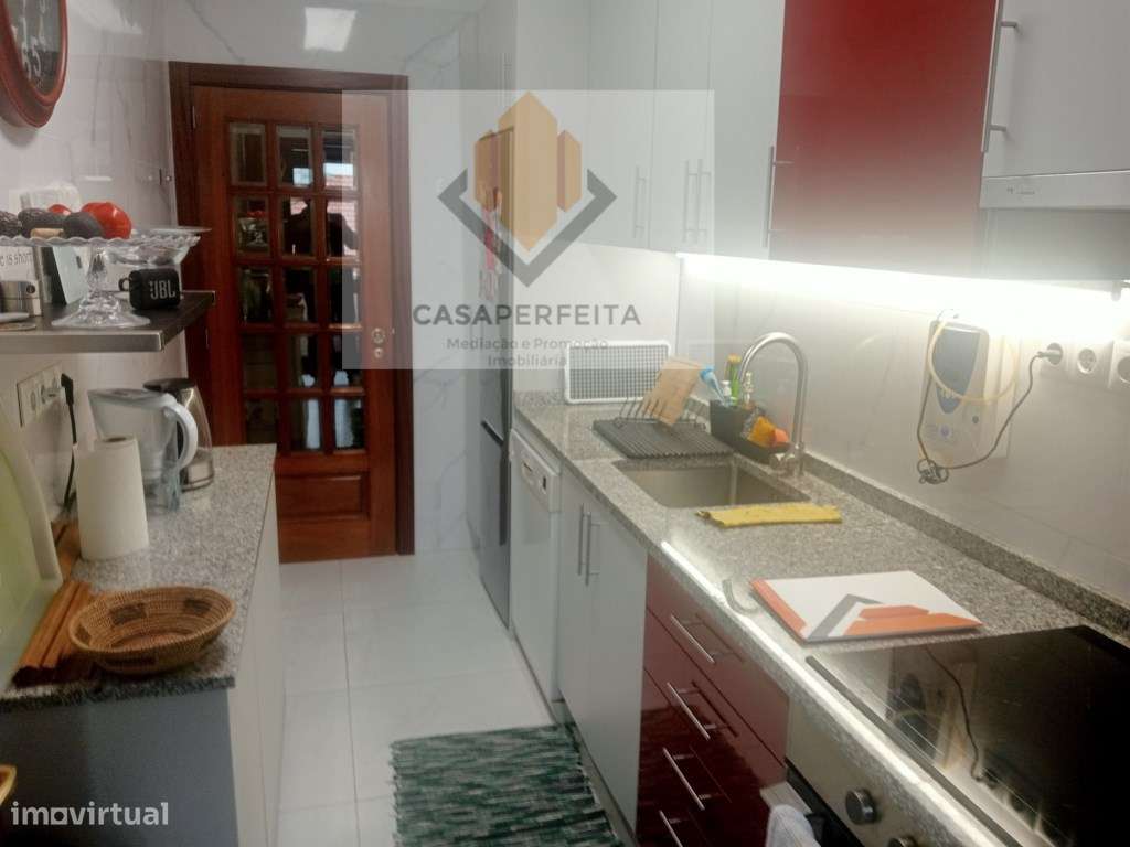 Apartamento T3 com Varanda e Garagem para 2 carros - Rua da Alegria... - Grande imagem: 4/24