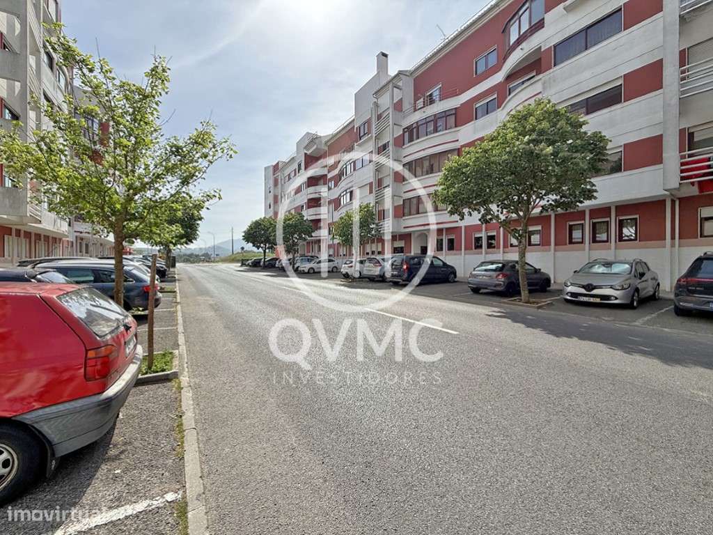 Apartamento T1 na Cavaleira com parqueamento e varanda-35
