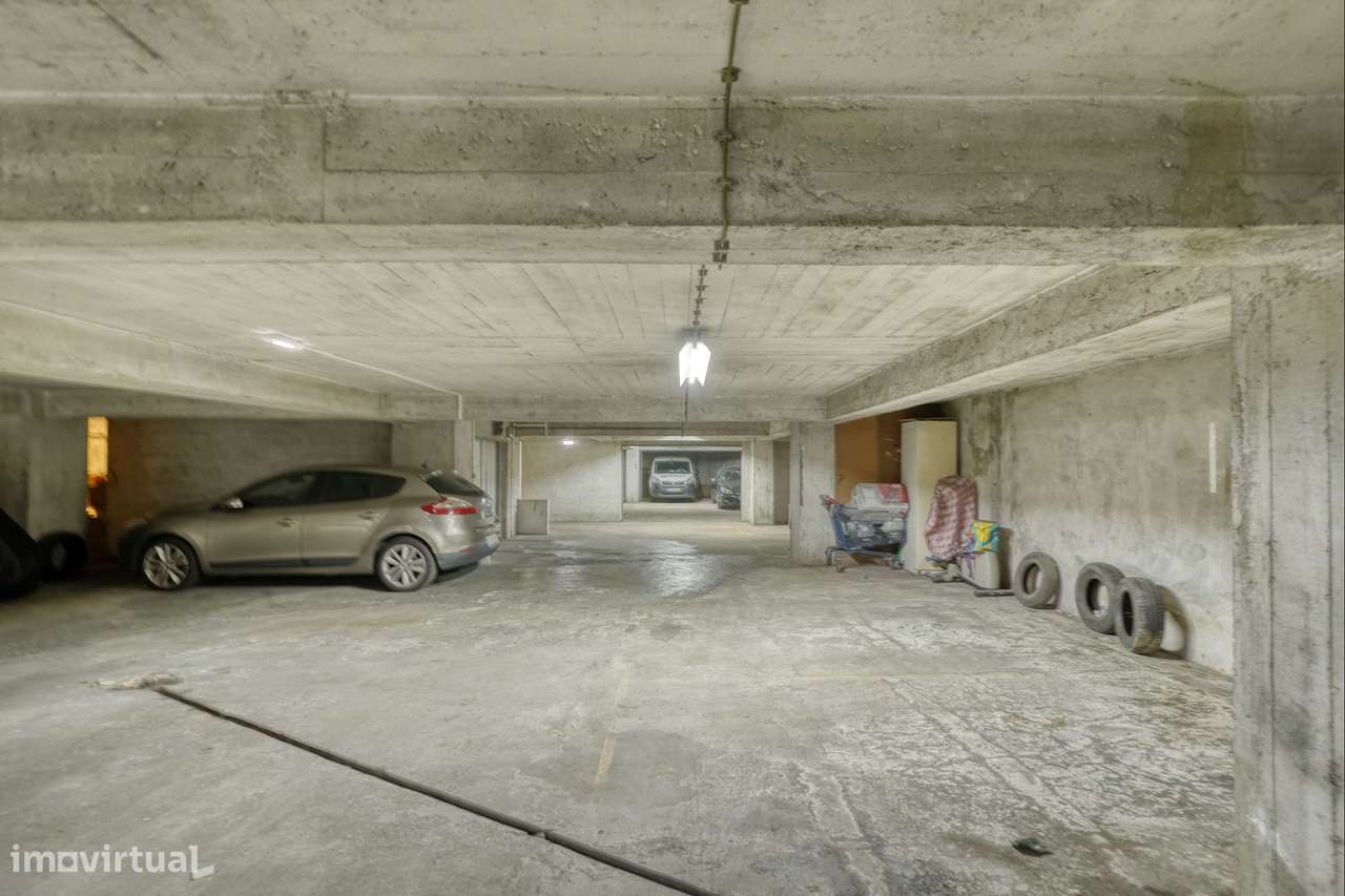 Apartamento T2 com estacionamento, no coração de Lisboa-23