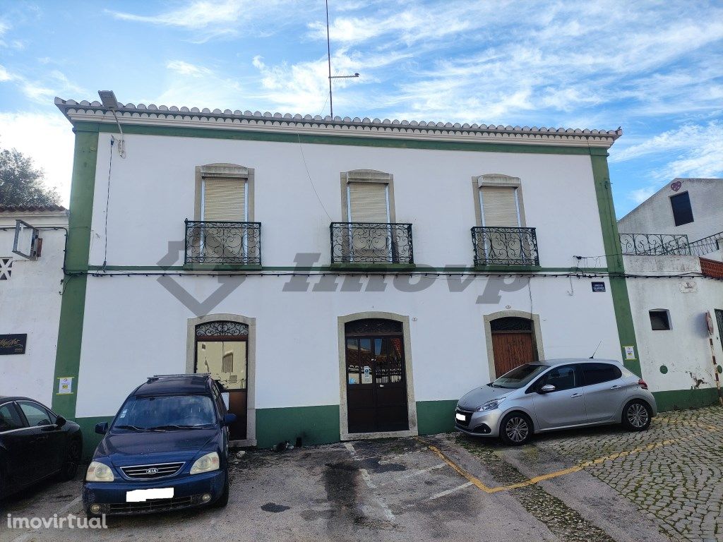 Moradia com espaço comercial na Vila de Ourique