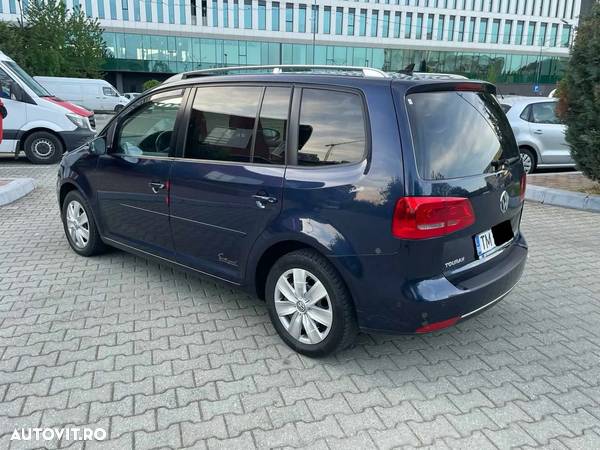 Volkswagen Touran - 5