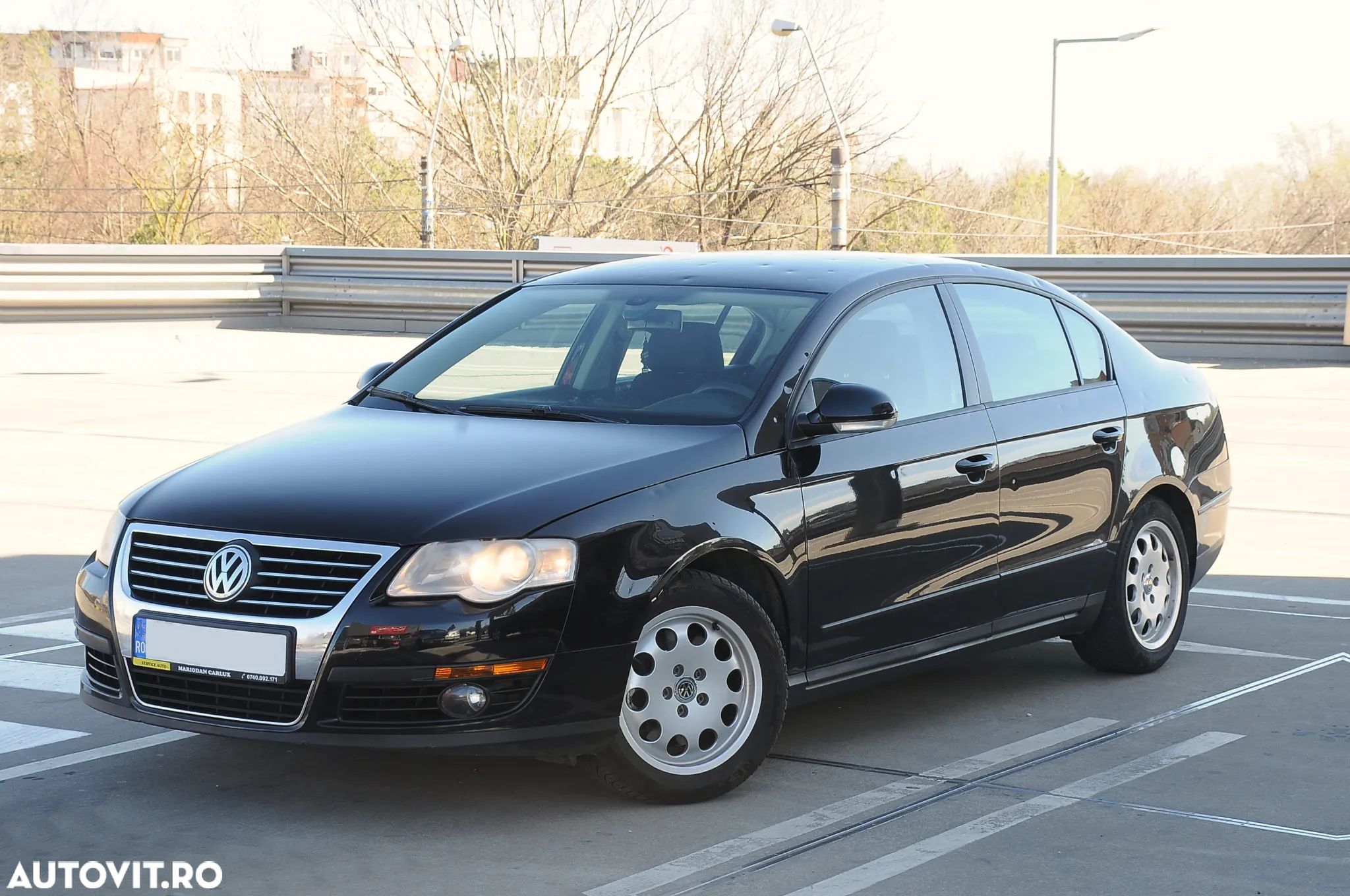 Volkswagen Passat - 1