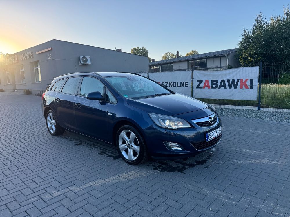 Opel Astra J 1.4 T Edition 150 2011