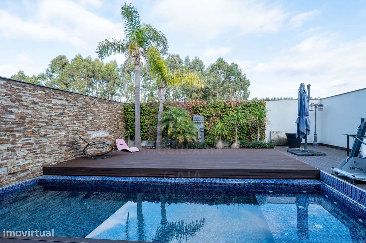 Moradia de Luxo com Piscina na Madalena-18