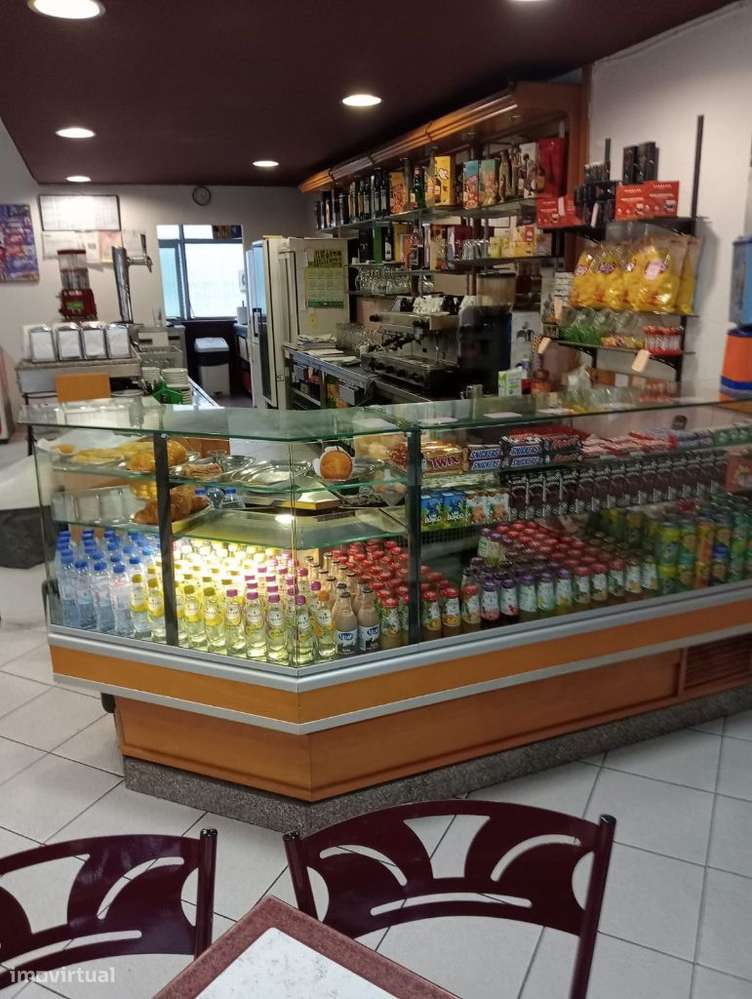 GRANDE OPORTUNIDADE ! TRESPASE DE CAFE EM GAIA-50