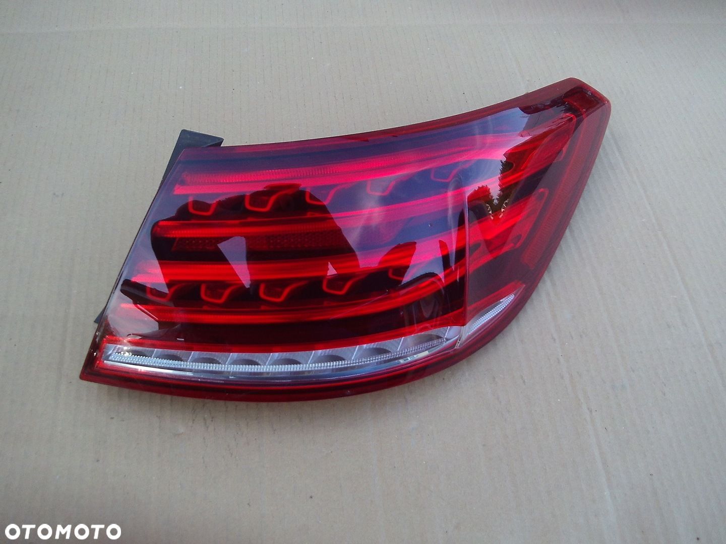 LAMPA PRAWA MERCEDES W207 LIFT ORY EUROPA - 1