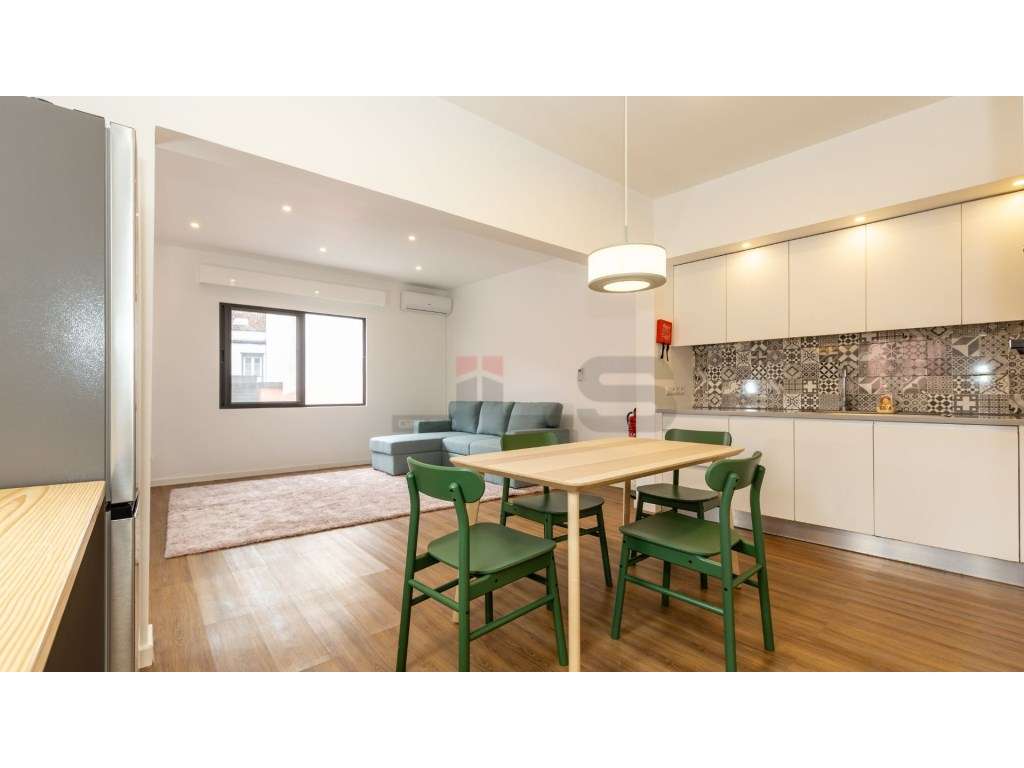 Moradia V4 com Apartamento T1 Anexo, Totalmente Remodelada - Centro...-31