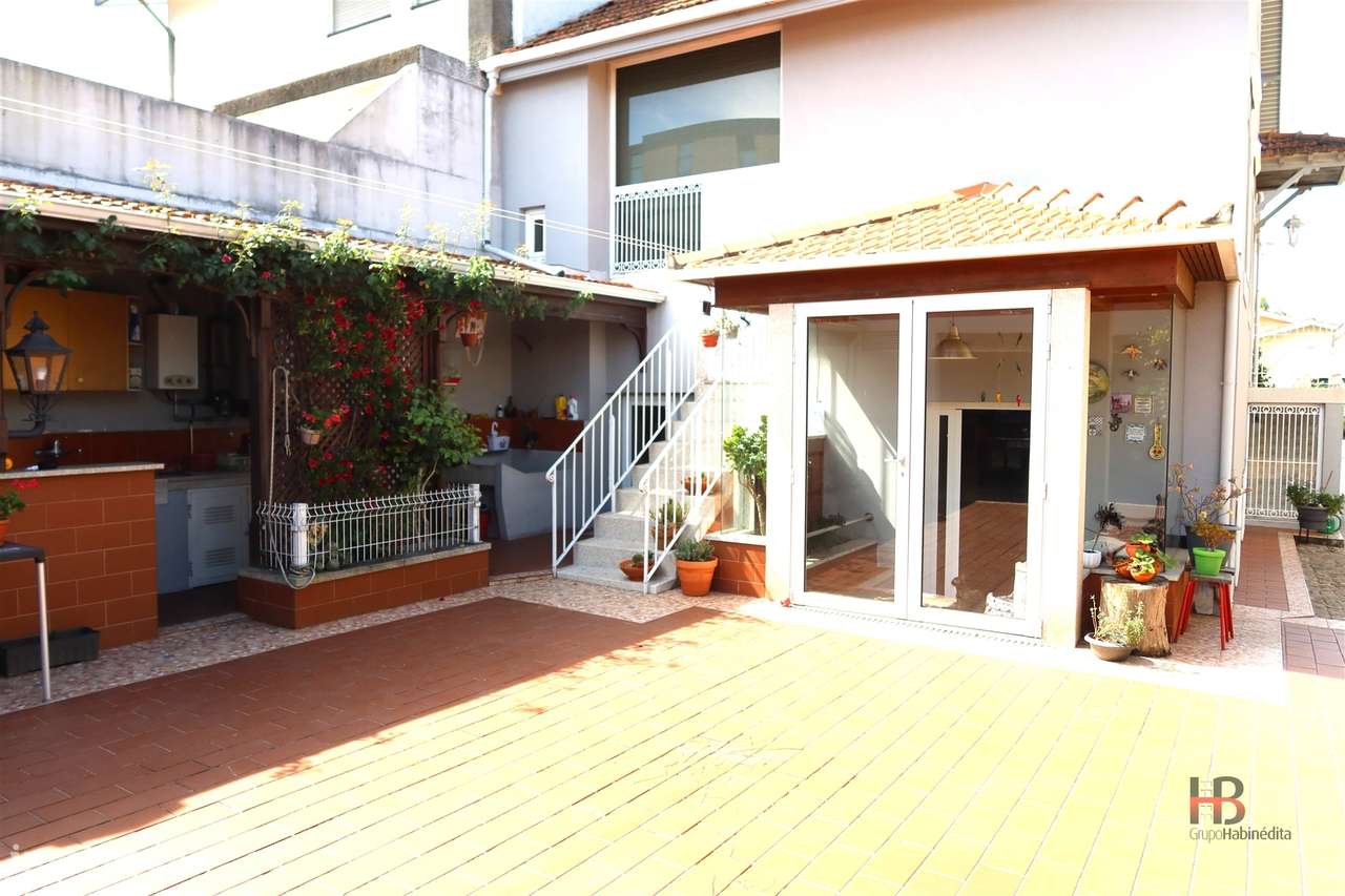 Oportunidade Única: Moradia T3 no Centro de Gondomar-33