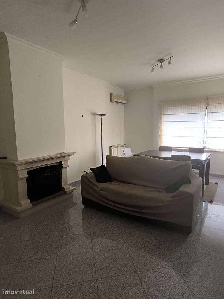 Apartamento T2 com 2 casas de banho e ar condicionado - Grande imagem: 4/26