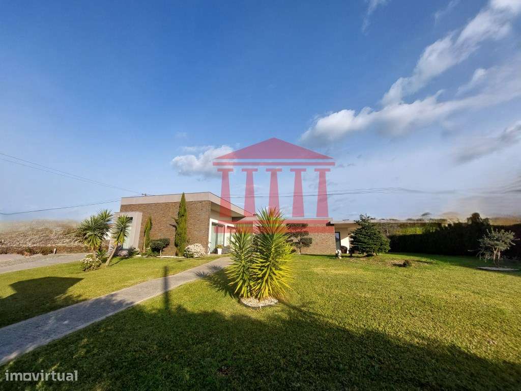 MORADIA TÉRREA SEMINOVA-6