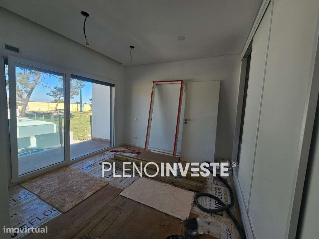 Moradia V3 com piscina Nova construção em Pinhal de Frades-9