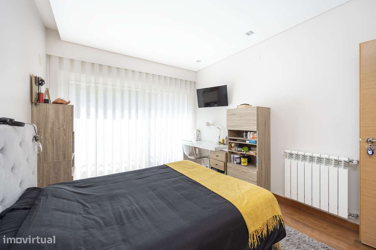 Apartamento T3 com 140m2 | Garagem 2 carros-23