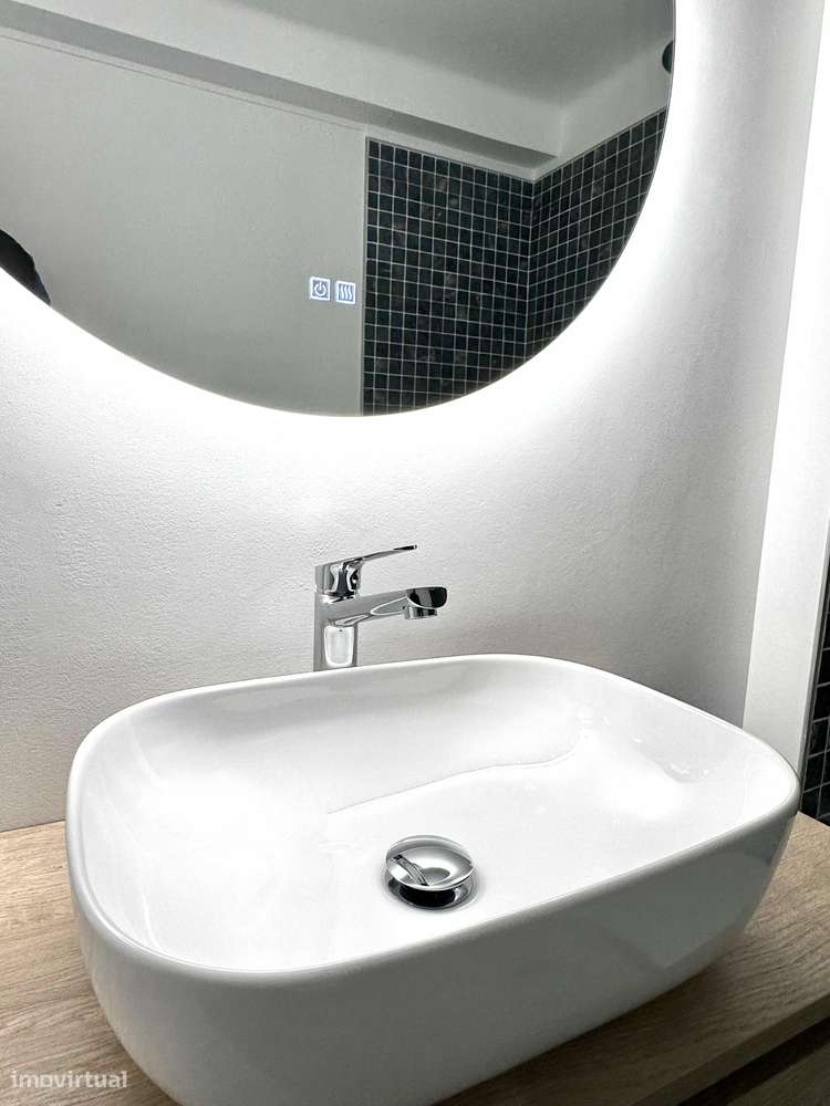 Apartamento T2 Renovado – Design Open Space & Localização Privilegiada - Grande imagem: 4/19