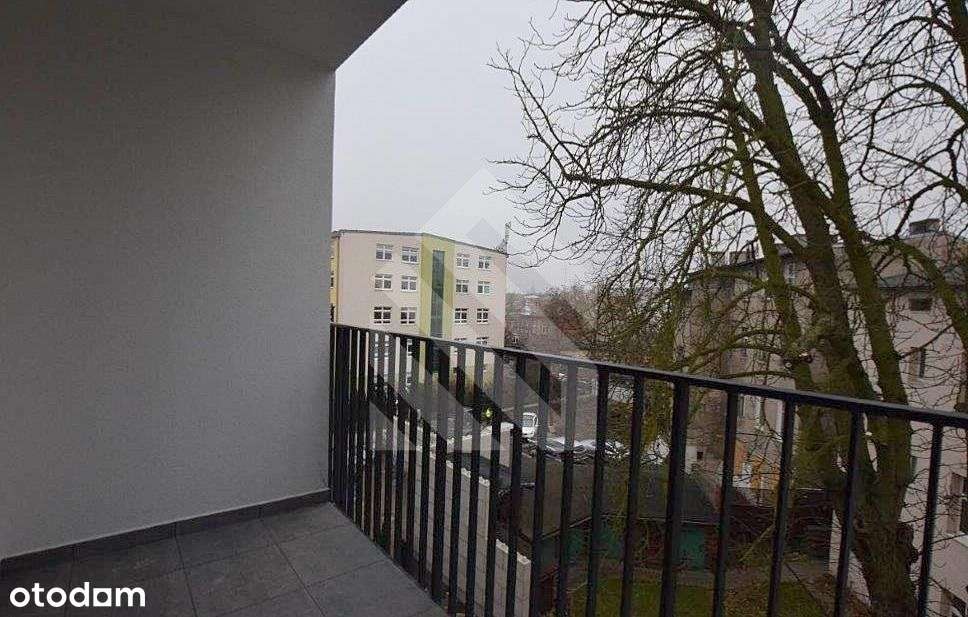 Kameralny budynek na Śródmieściu.-3