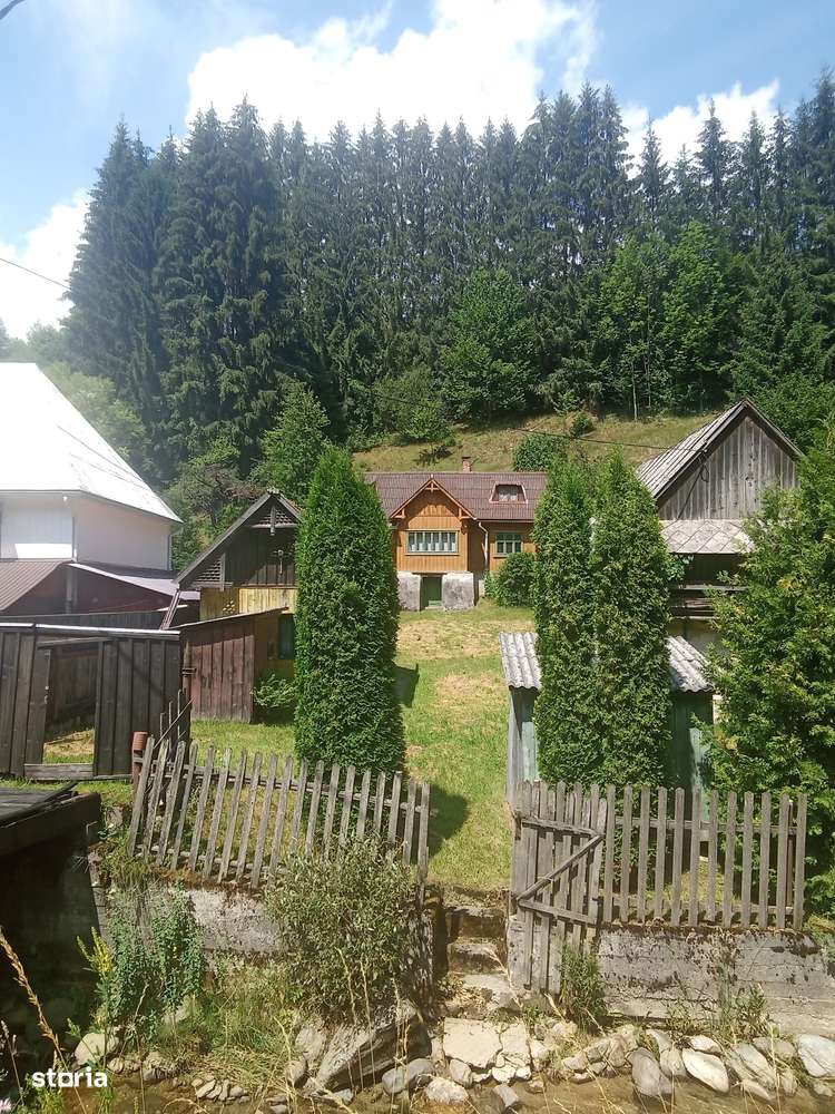 Casă de vacanță în satul Răchițele județul Cluj cu teren de 2100 mp