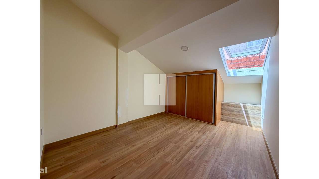 Moradia Geminada T3+1-32