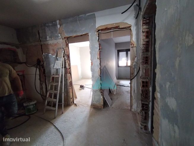 NOVIDADE * * T2 TOTALMENTE REMODELADO * * QUINTAL-10