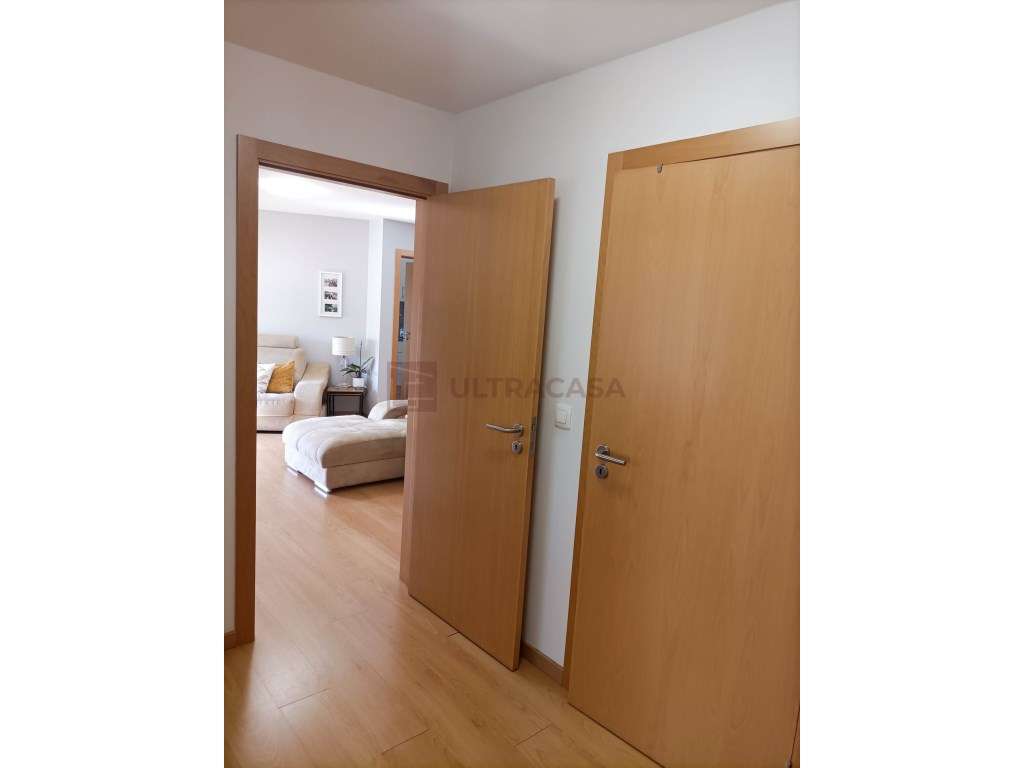 Vende-se Excelente T3 na Pontinha com 2 Lugares de Parqueamento-27