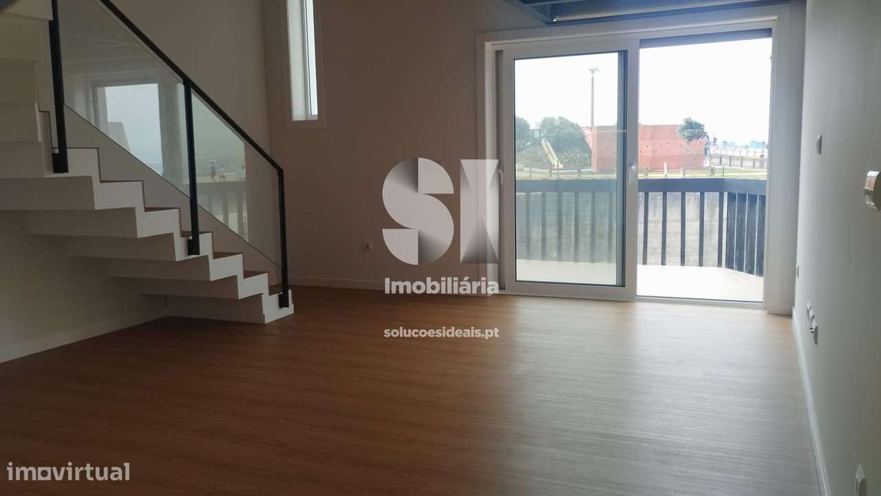 Moradia em Banda T3 1ª linha praia - Grande imagem: 4/10