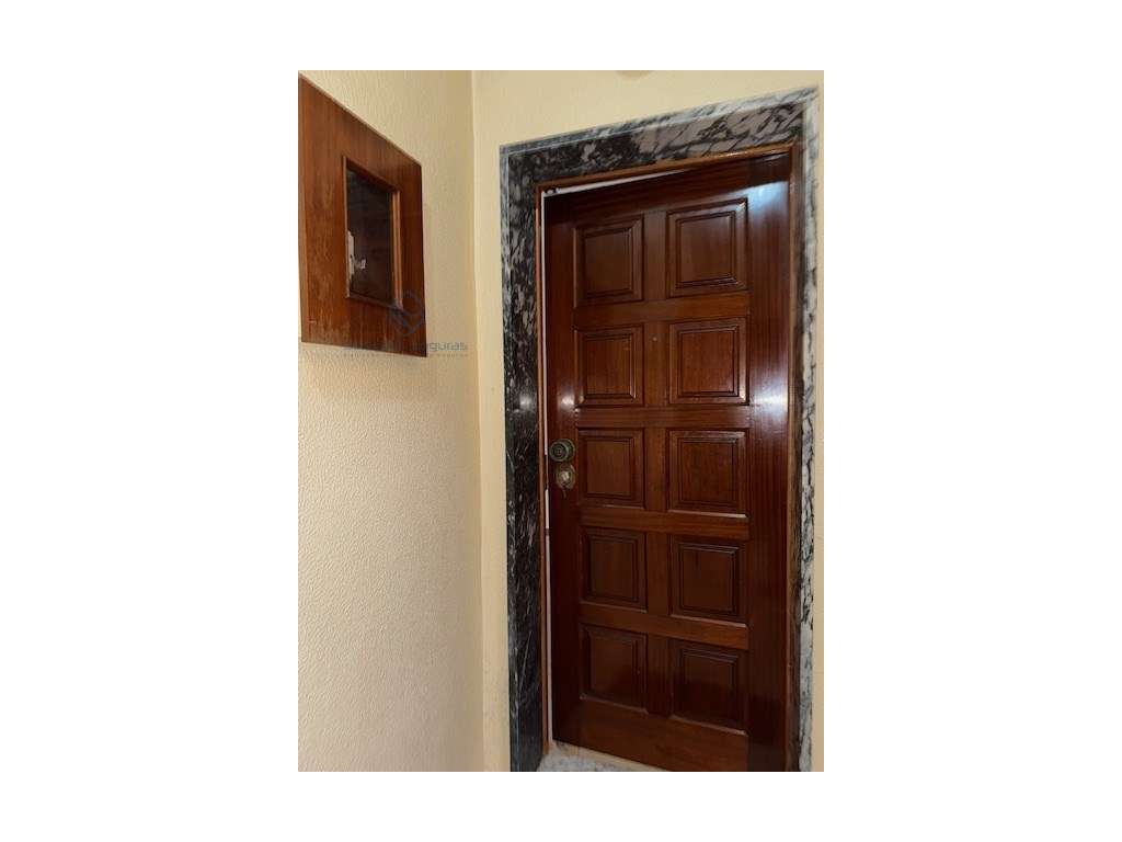 Apartamento T2 - Arrecadação no sótão - 3º andar - Centro Moita-10