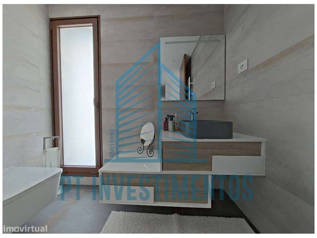 Moradia semi-nova T5+1 em Santa Joana - Aveiro-45