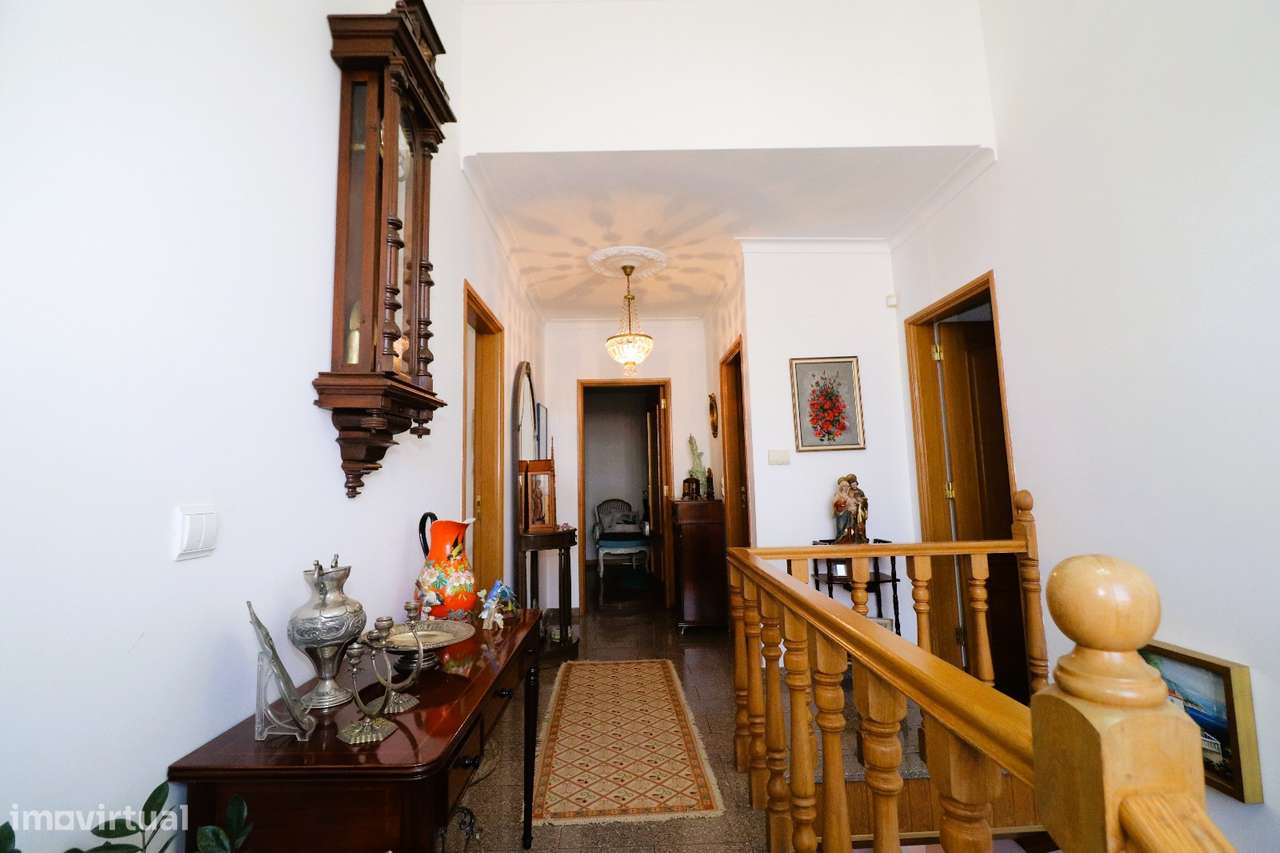 Moradia T4 com Piscina, Cave Ampla-38