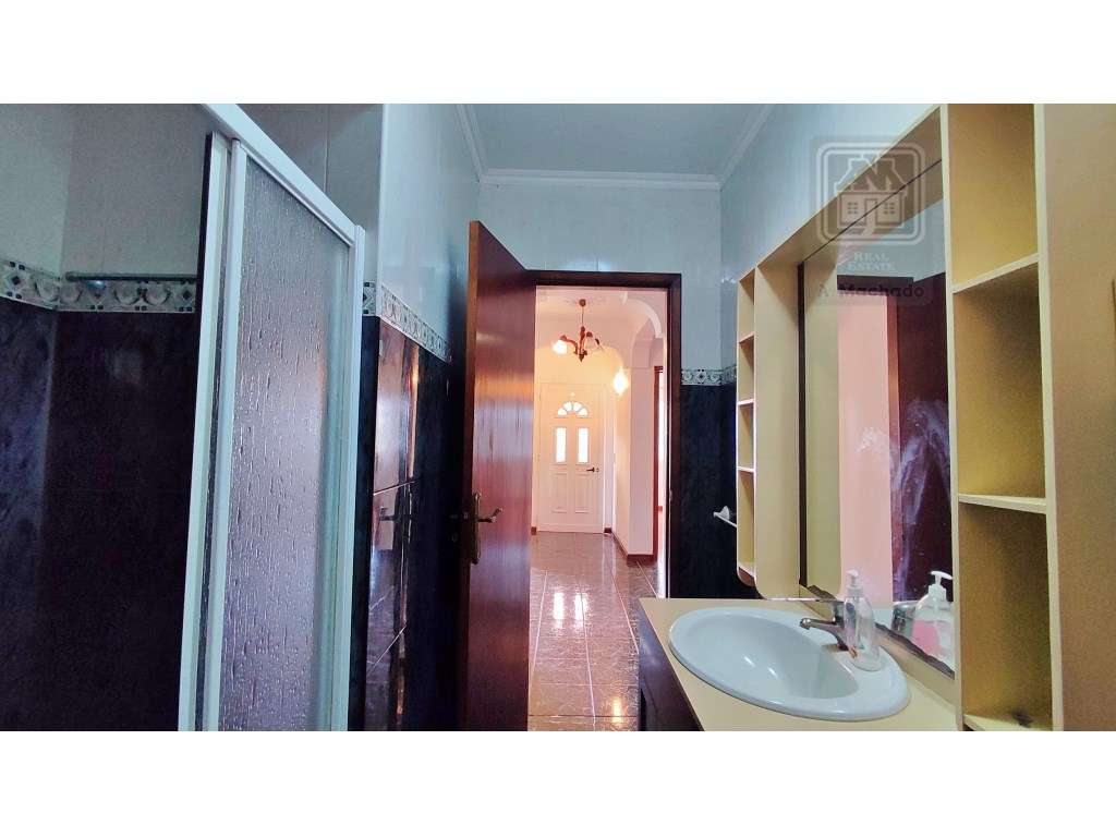 VENDA de CASA - MORADIA com garagem, jardim e quintal - Pico da Ped...-25