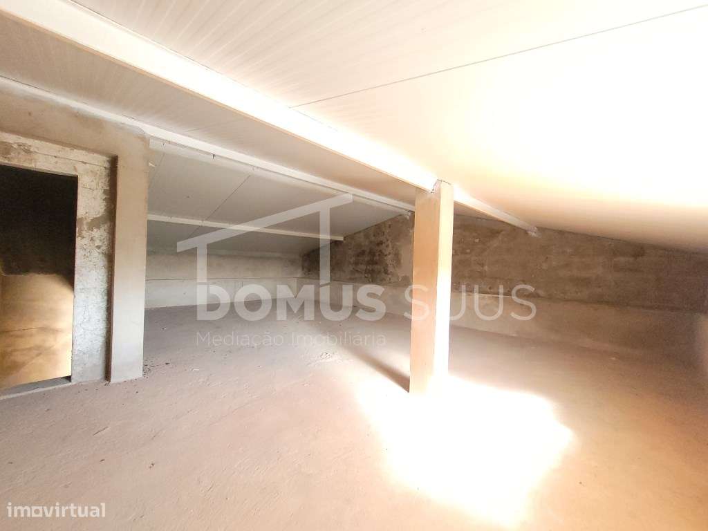 Moradia com armazém localizada na Cova da Muda-6