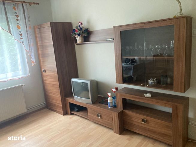 Apart. oferit spre inchiriere 2 camere, etaj 2, zona M. Viteazu