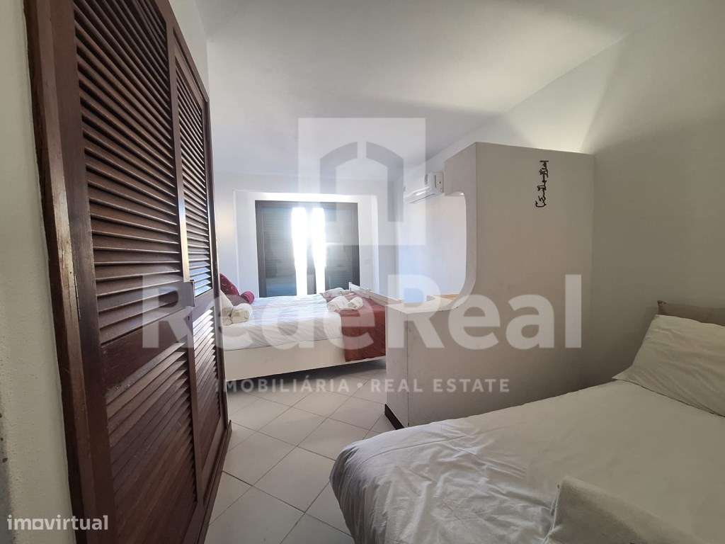 Moradia T3 + 1 com Boas Áreas em Lote de 300 m² - Centro de Albufeira-30