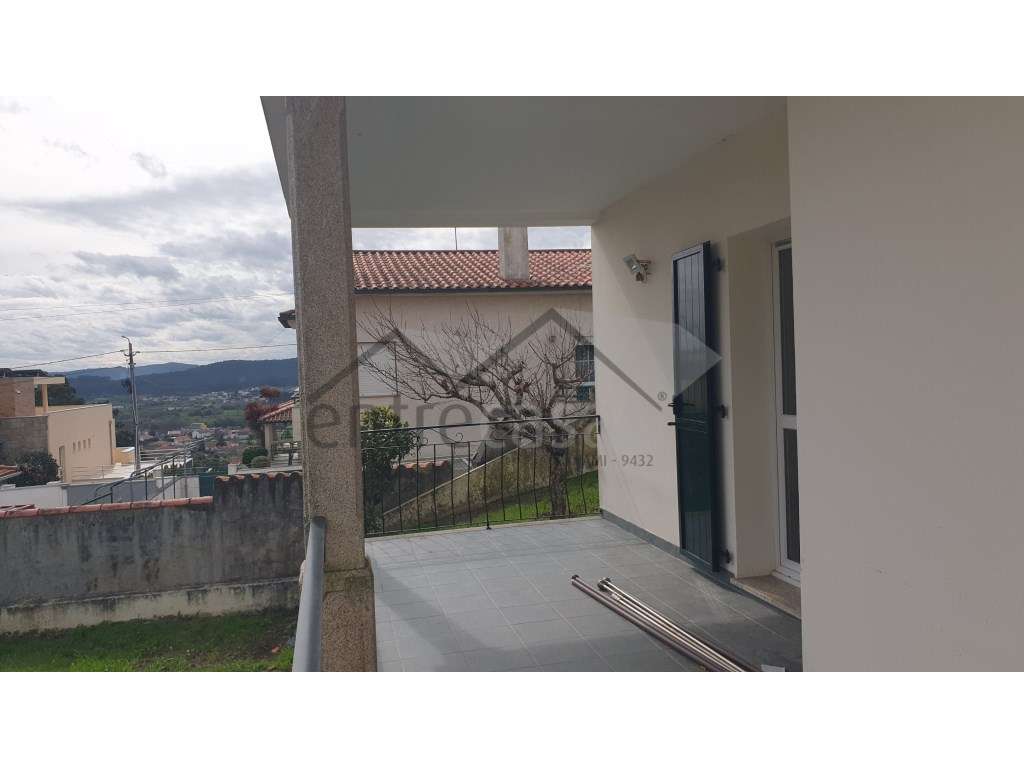 Prédio/Moradia T5 independente-24