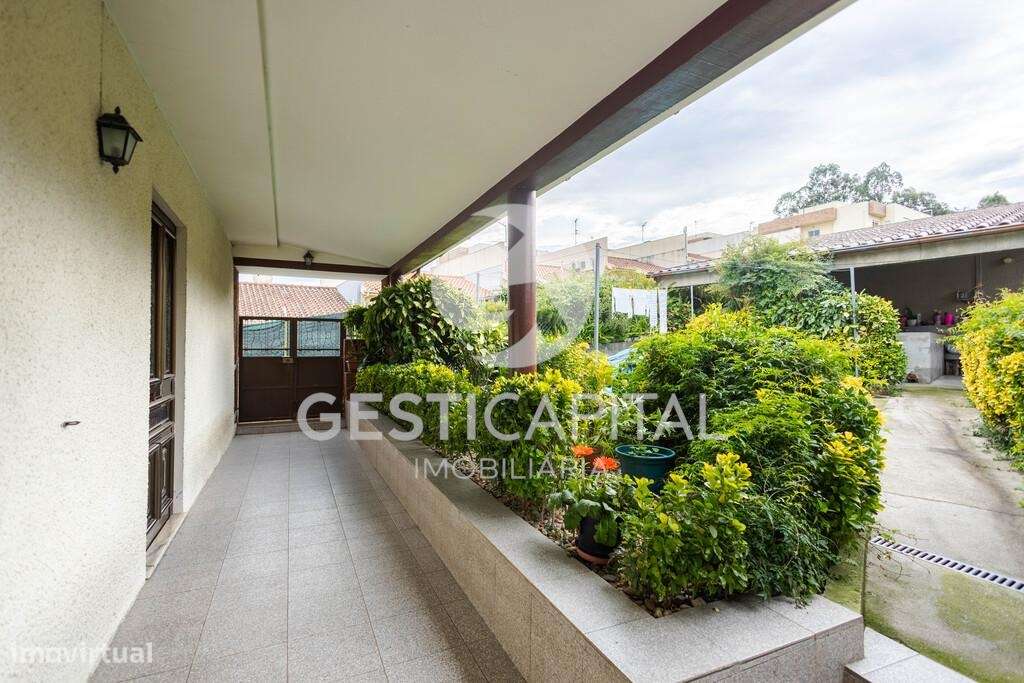 Moradia T4 com terreno e excelente localização no Marco - Grande imagem: 2/43