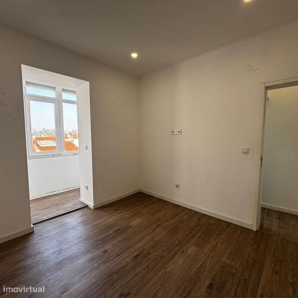 T2+1 Totalmente Remodelado em Edifício Recuperado!-10