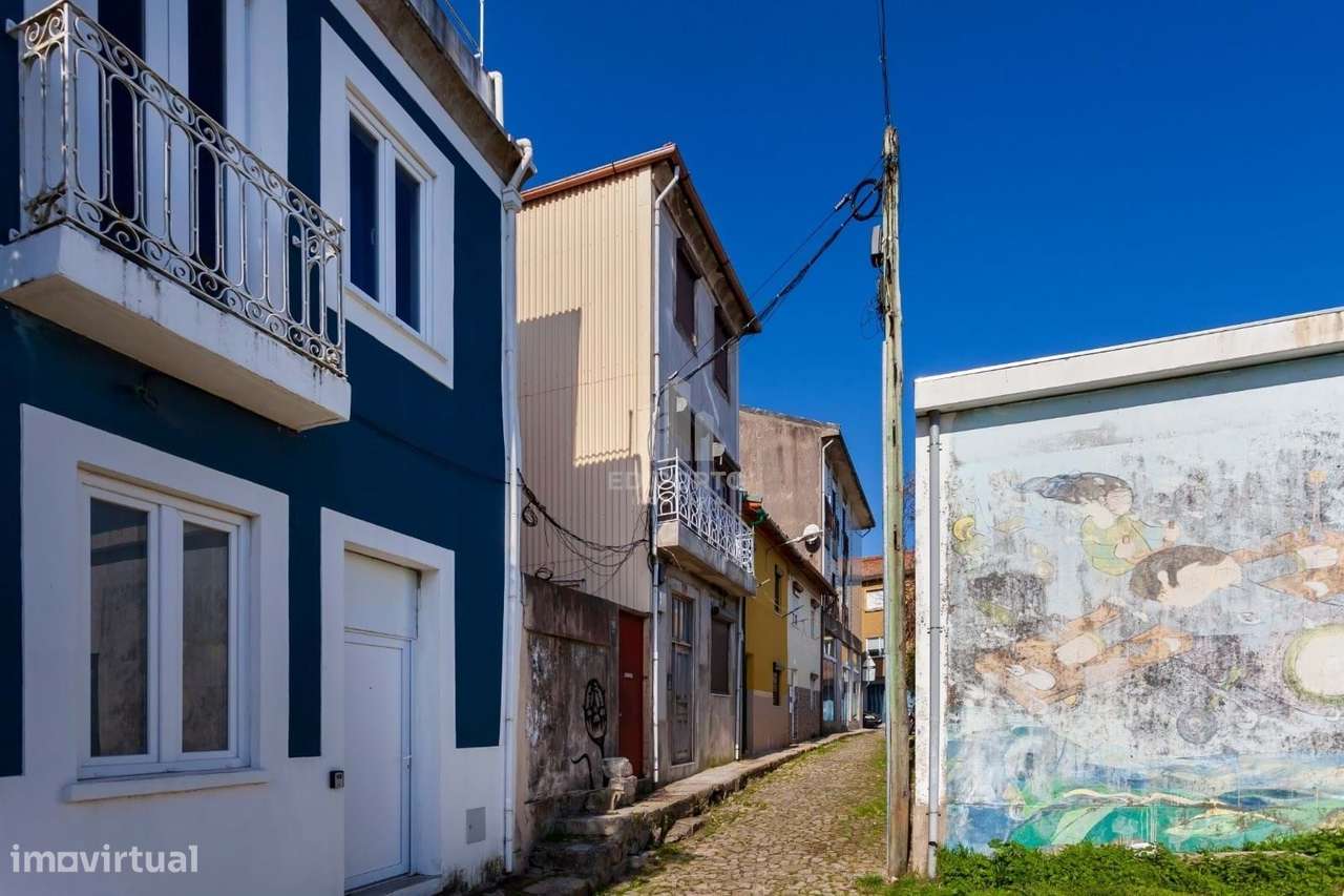 T1 com Espaço Exterior no Bonfim e Vista Douro – 2º Piso | Ideal para-14