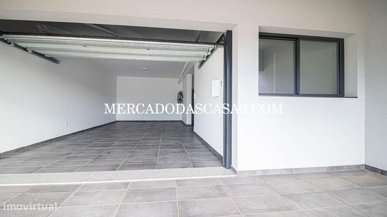 Moradia T3 em Lobão, muita luz e amplitude-17